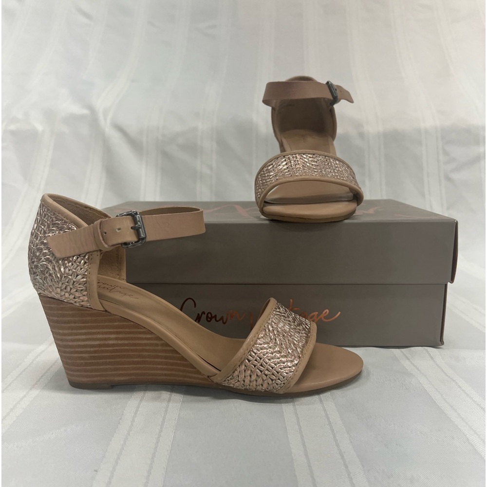 Crown Vintage Nude Wedge 6.5